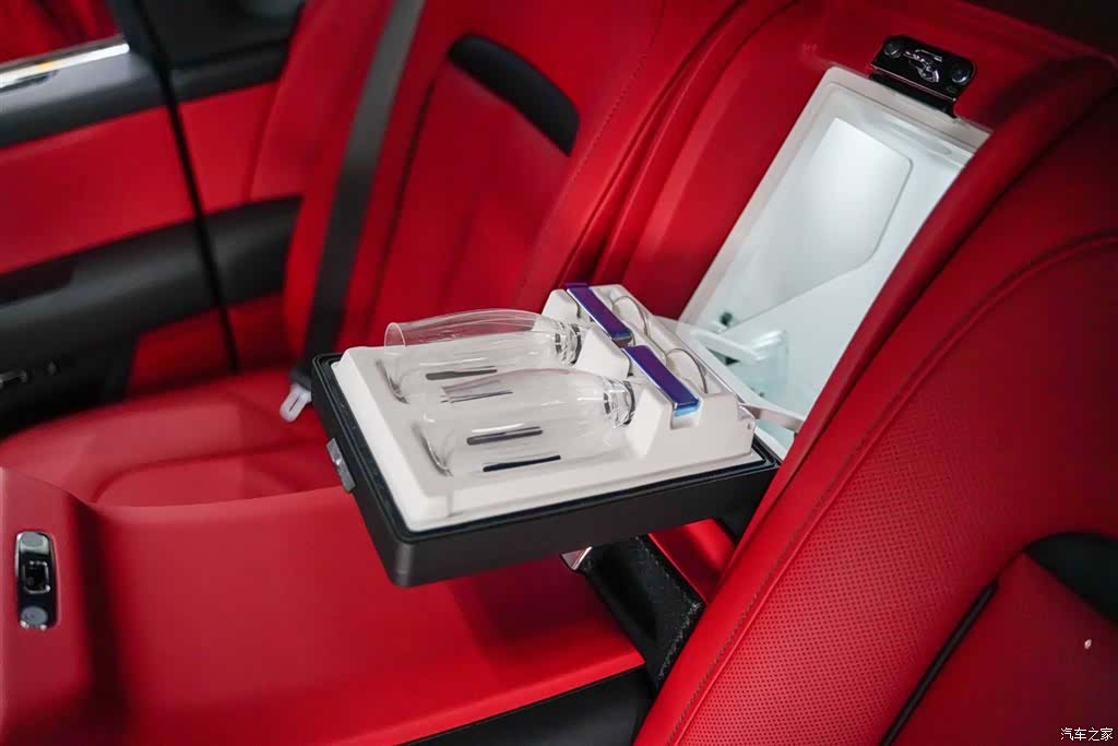 Rolls-Royce Cullinan, 2023 17