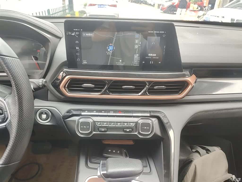 Wuling RS-5, 2020 13