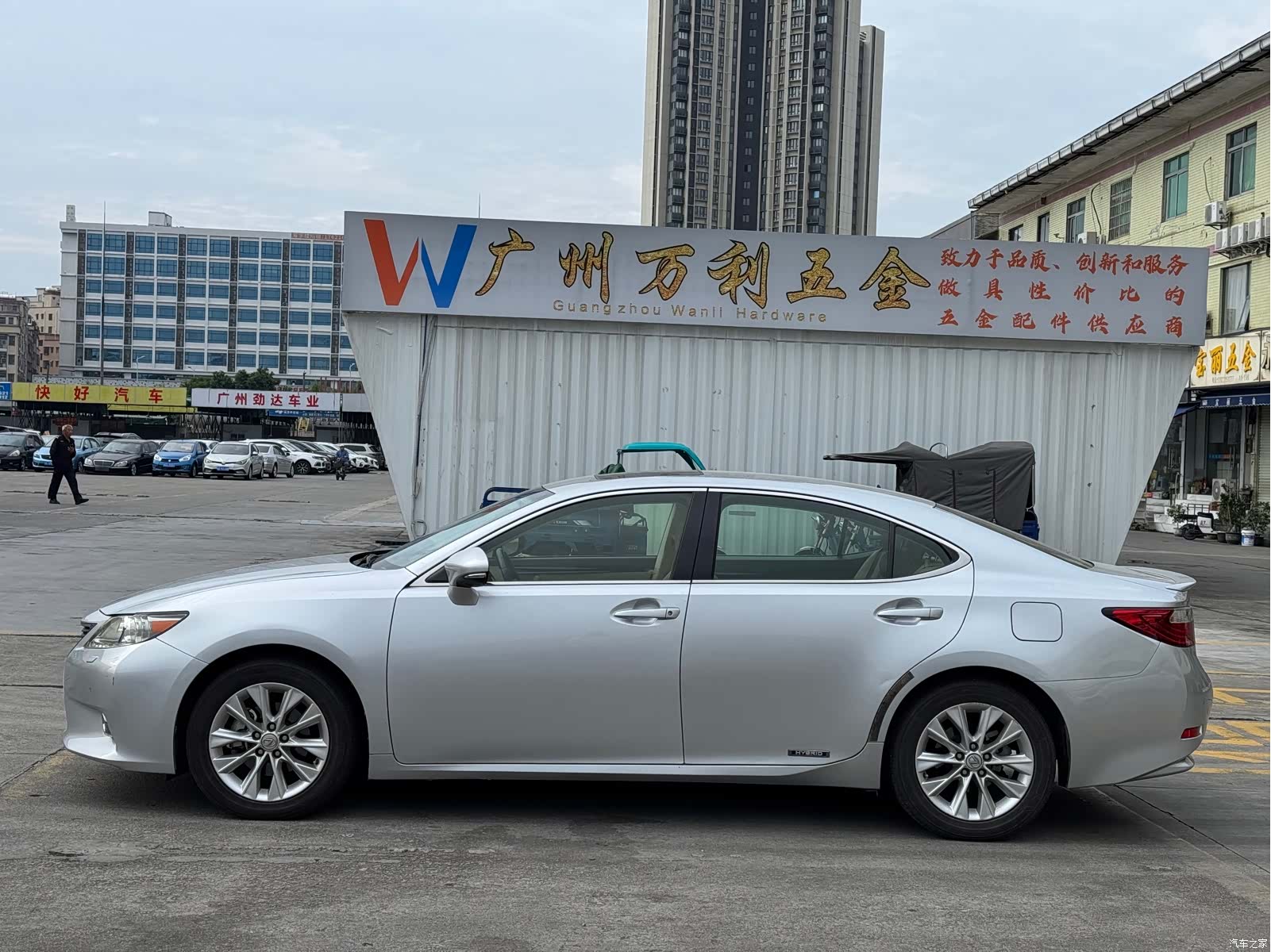 Lexus ES, 2013 4