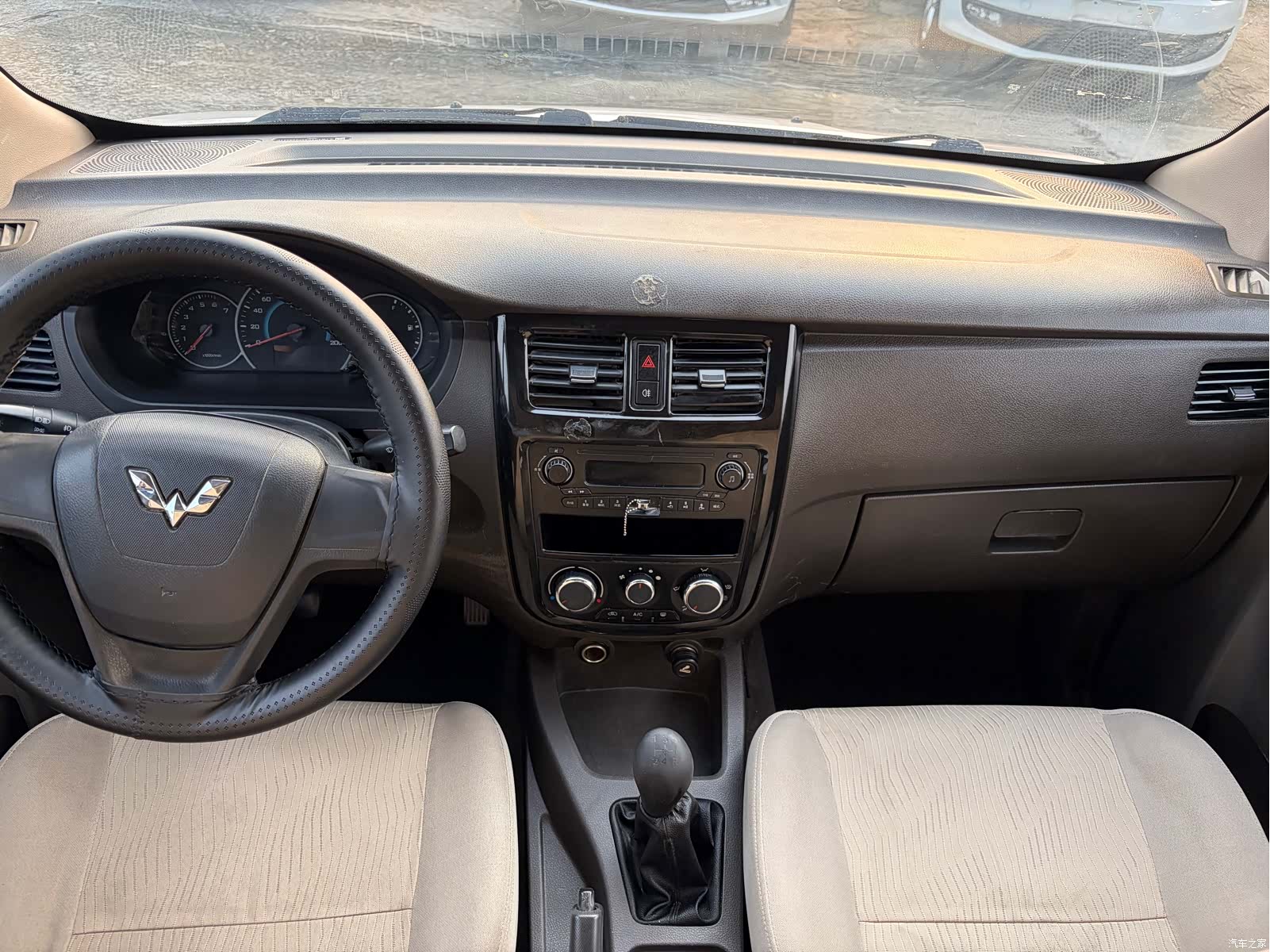 Wuling V, 2017 11