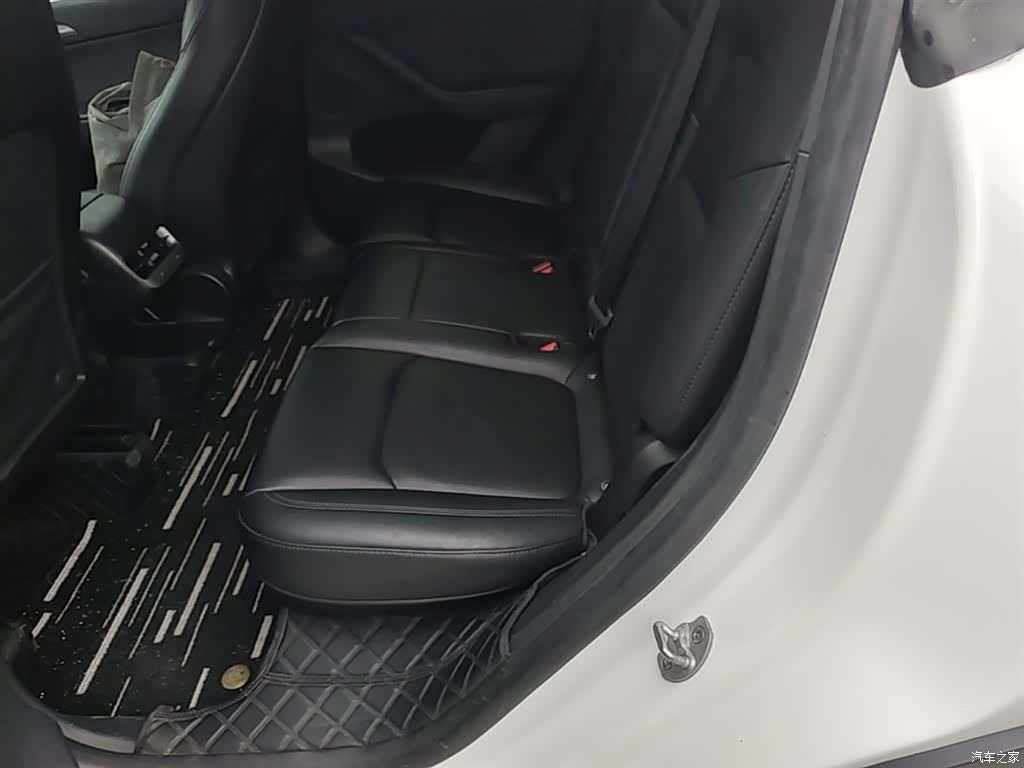 Tesla Model Y, 2024 17
