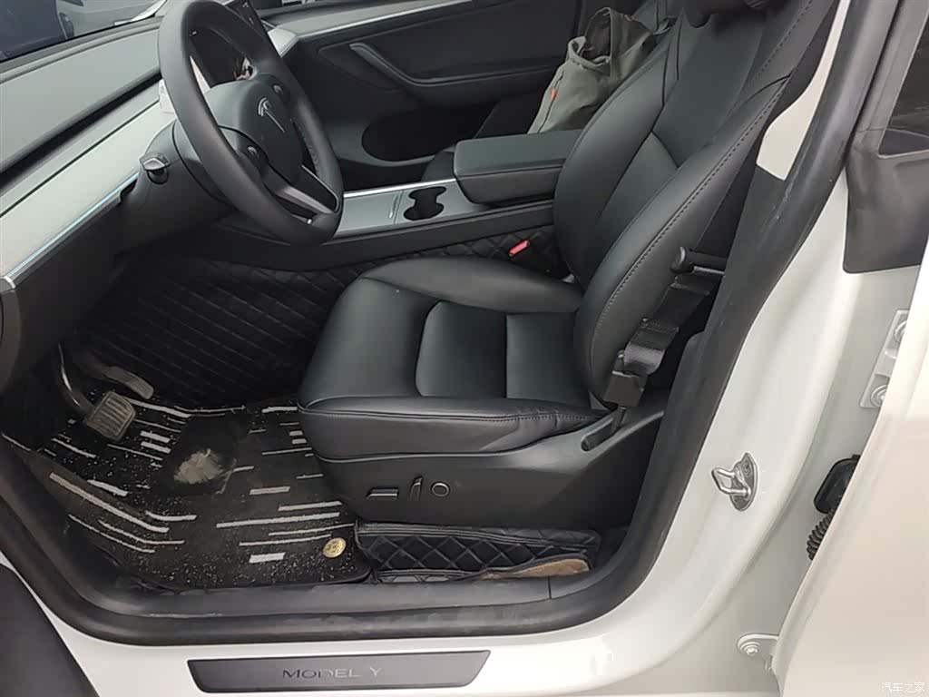 Tesla Model Y, 2024 15