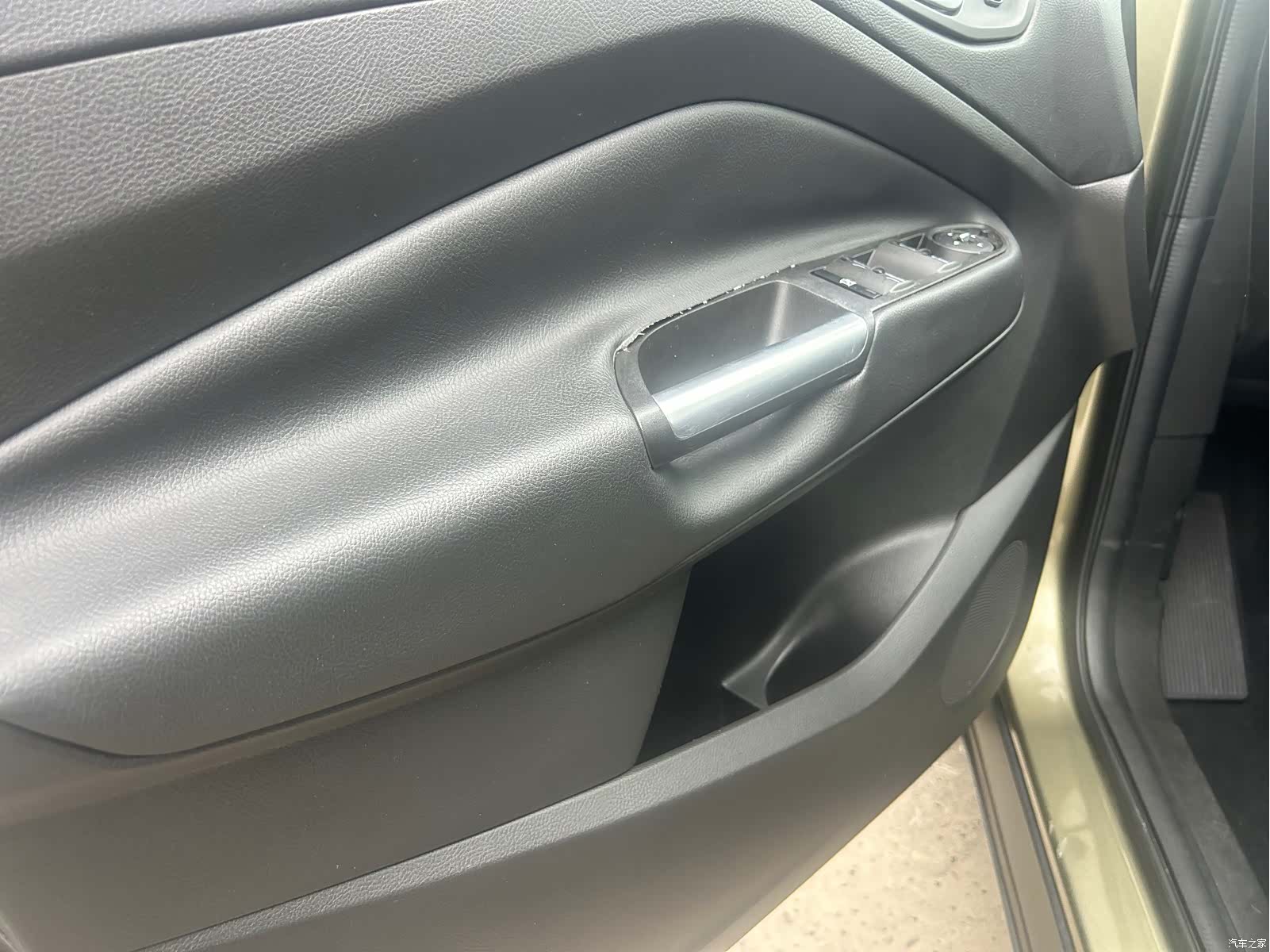 Ford Kuga, 2016 10