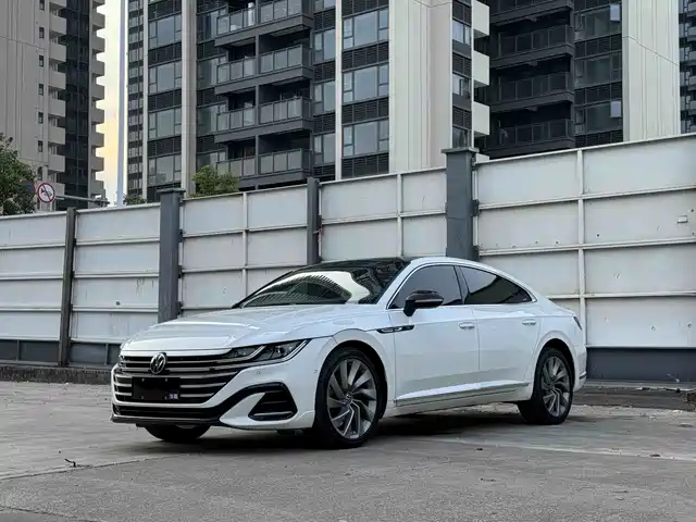 Volkswagen CC 2023 — купить из Китая под заказ