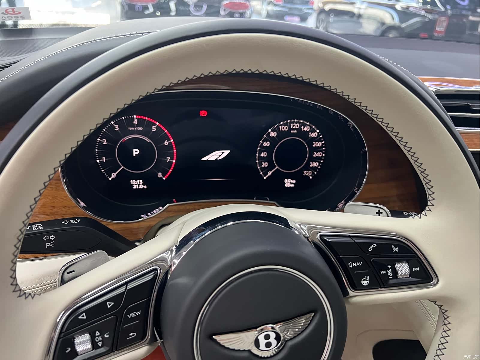 Bentley Bentayga, 2024 10