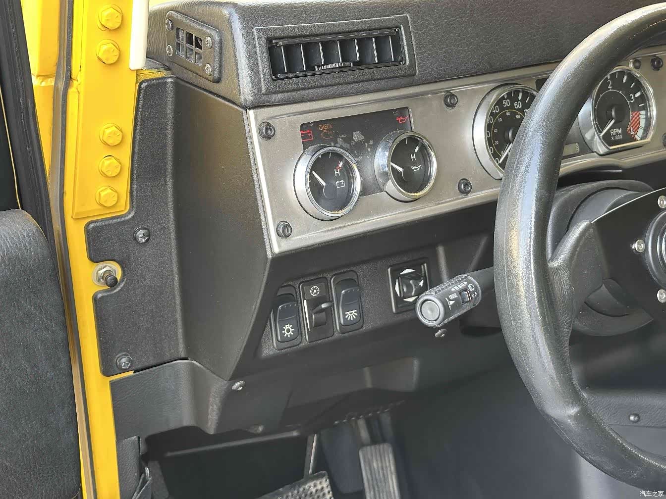 Hummer H1, 2012 19