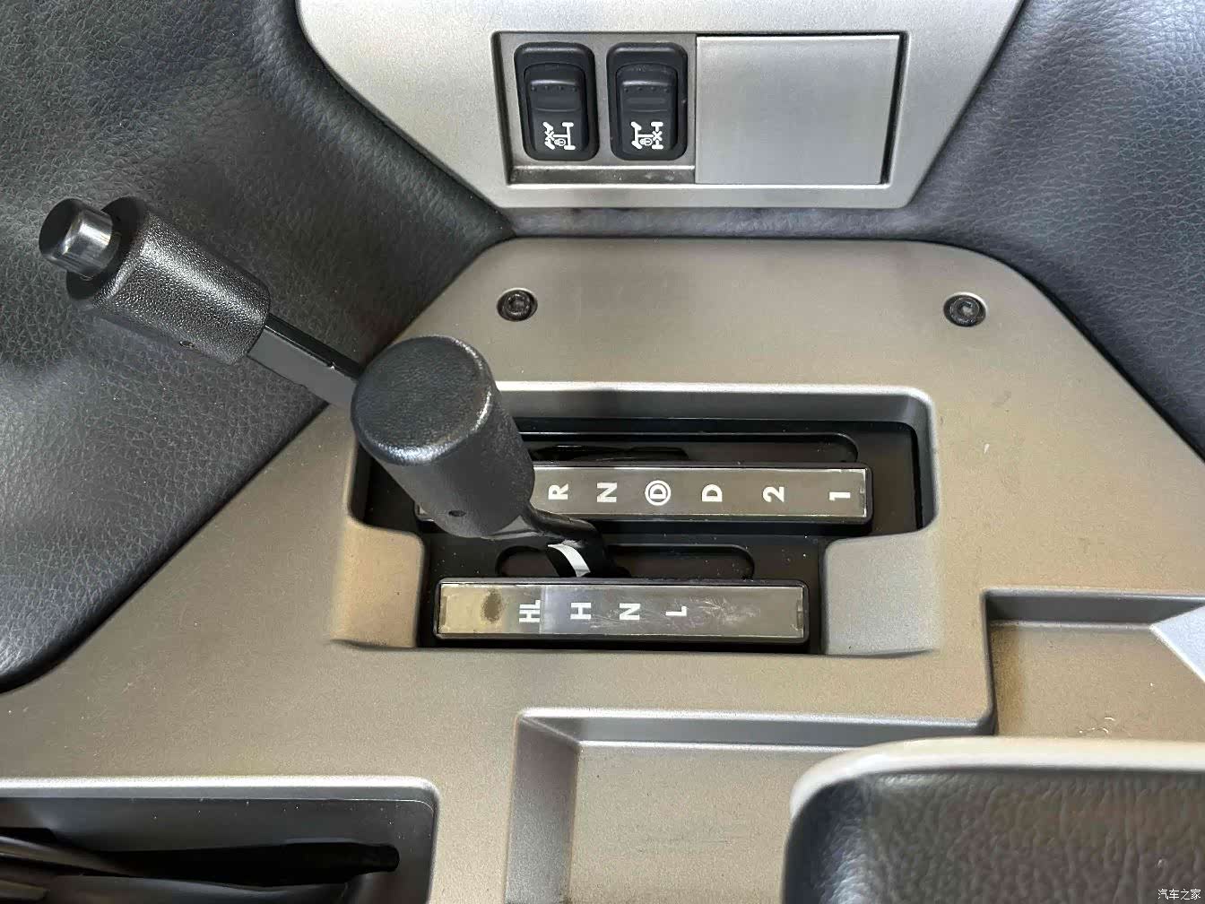Hummer H1, 2012 16