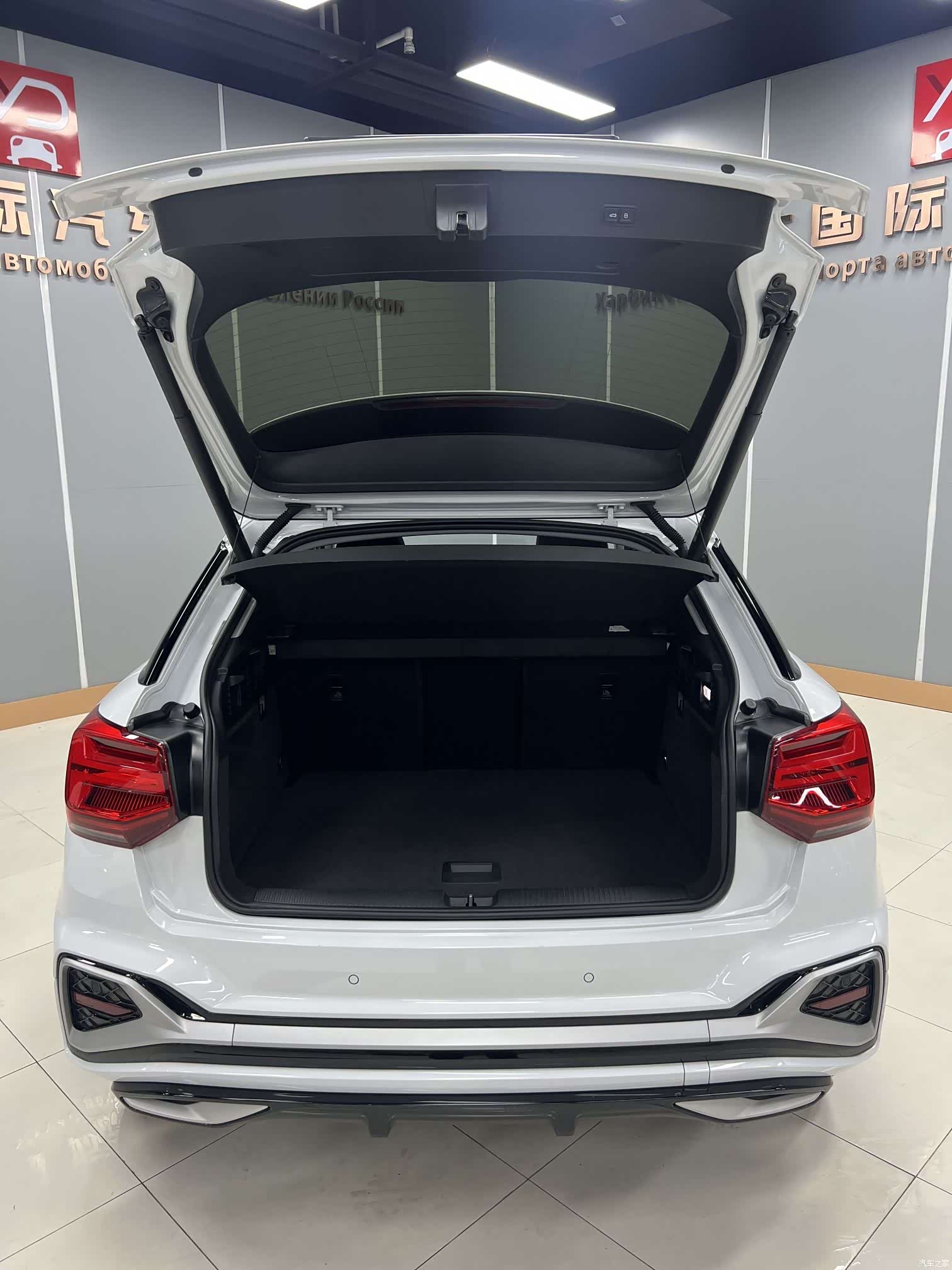 Audi Q2L, 2022 21