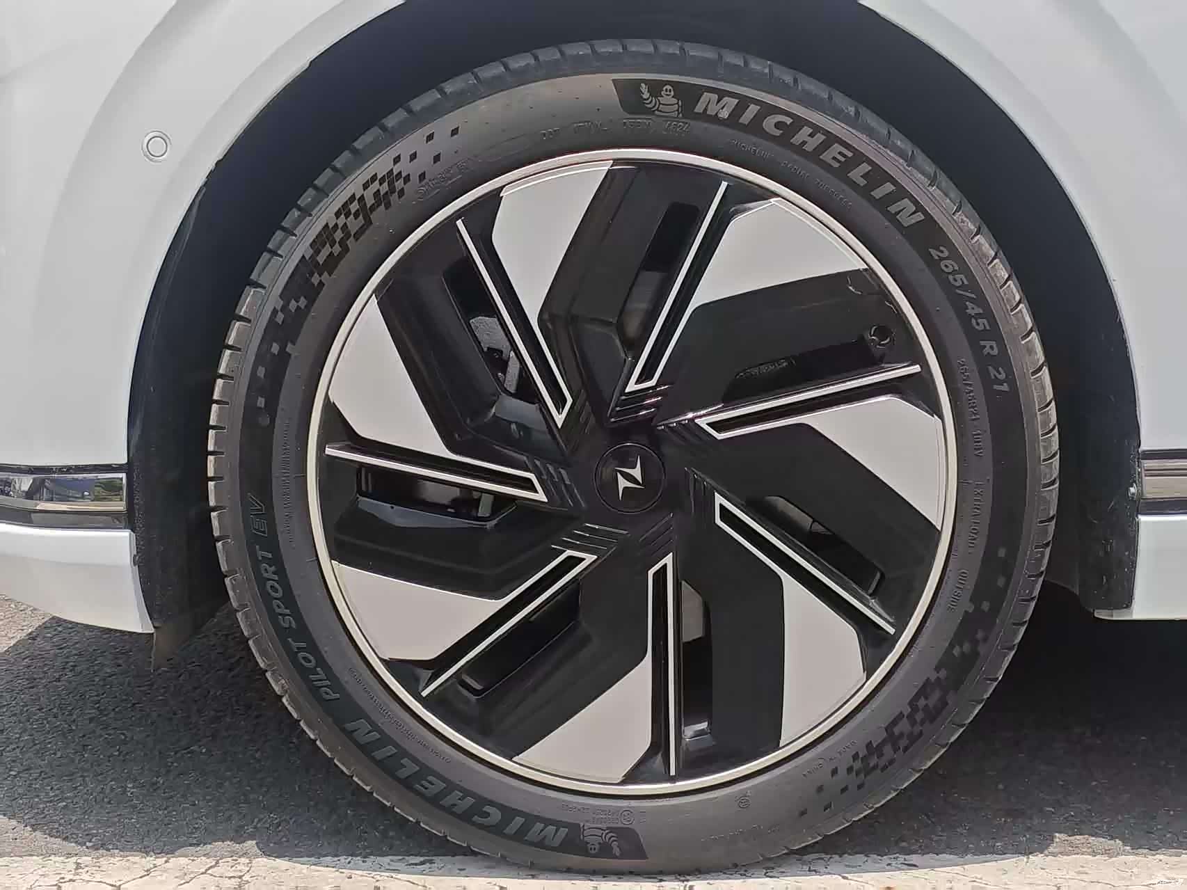DongFeng eπ008, 2024 все фото