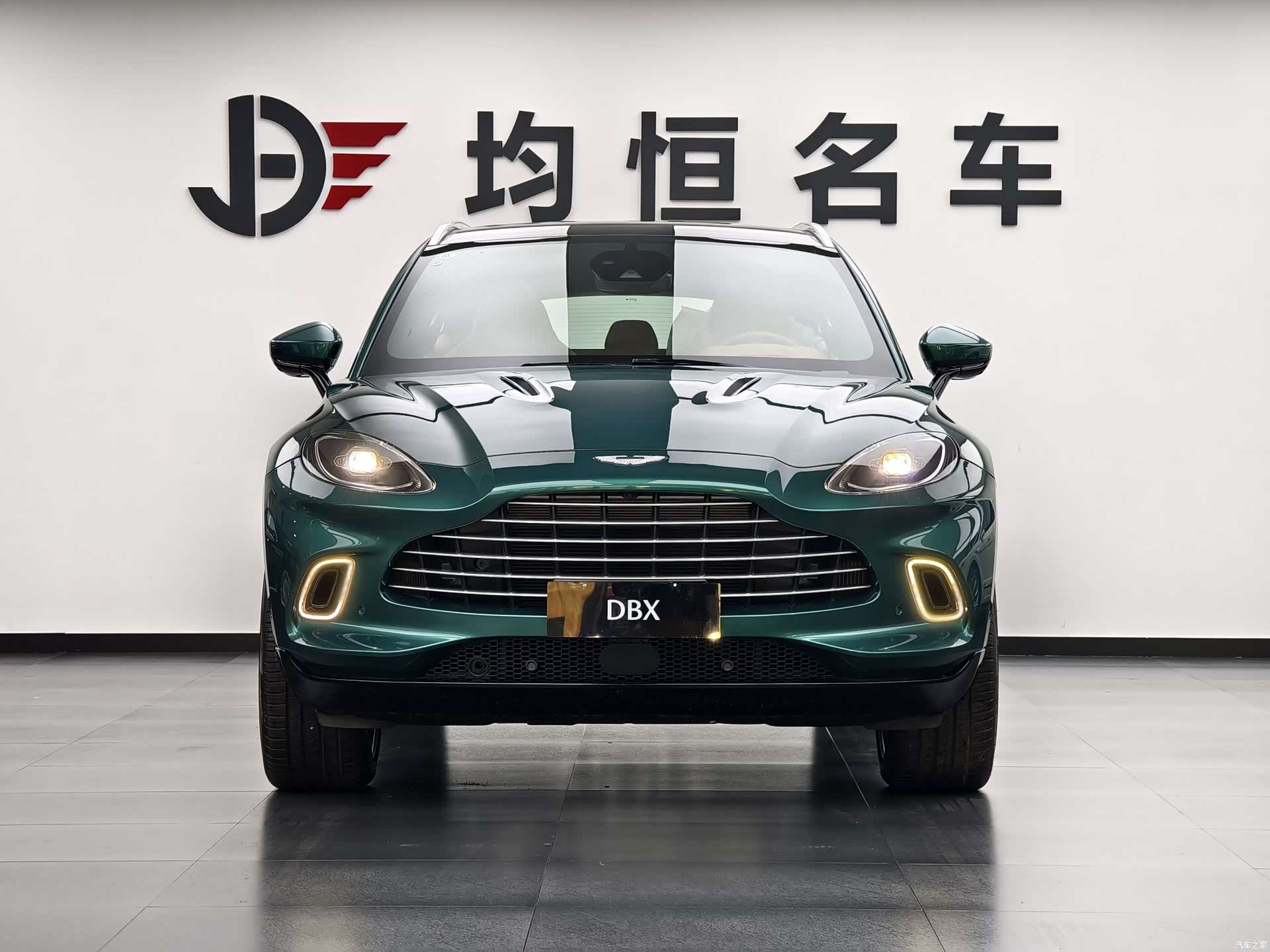 Aston Martin DBX, 1900 3