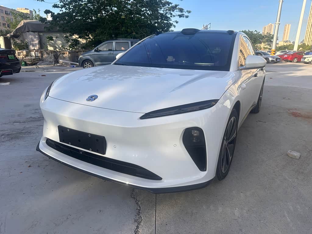 NIO ET5