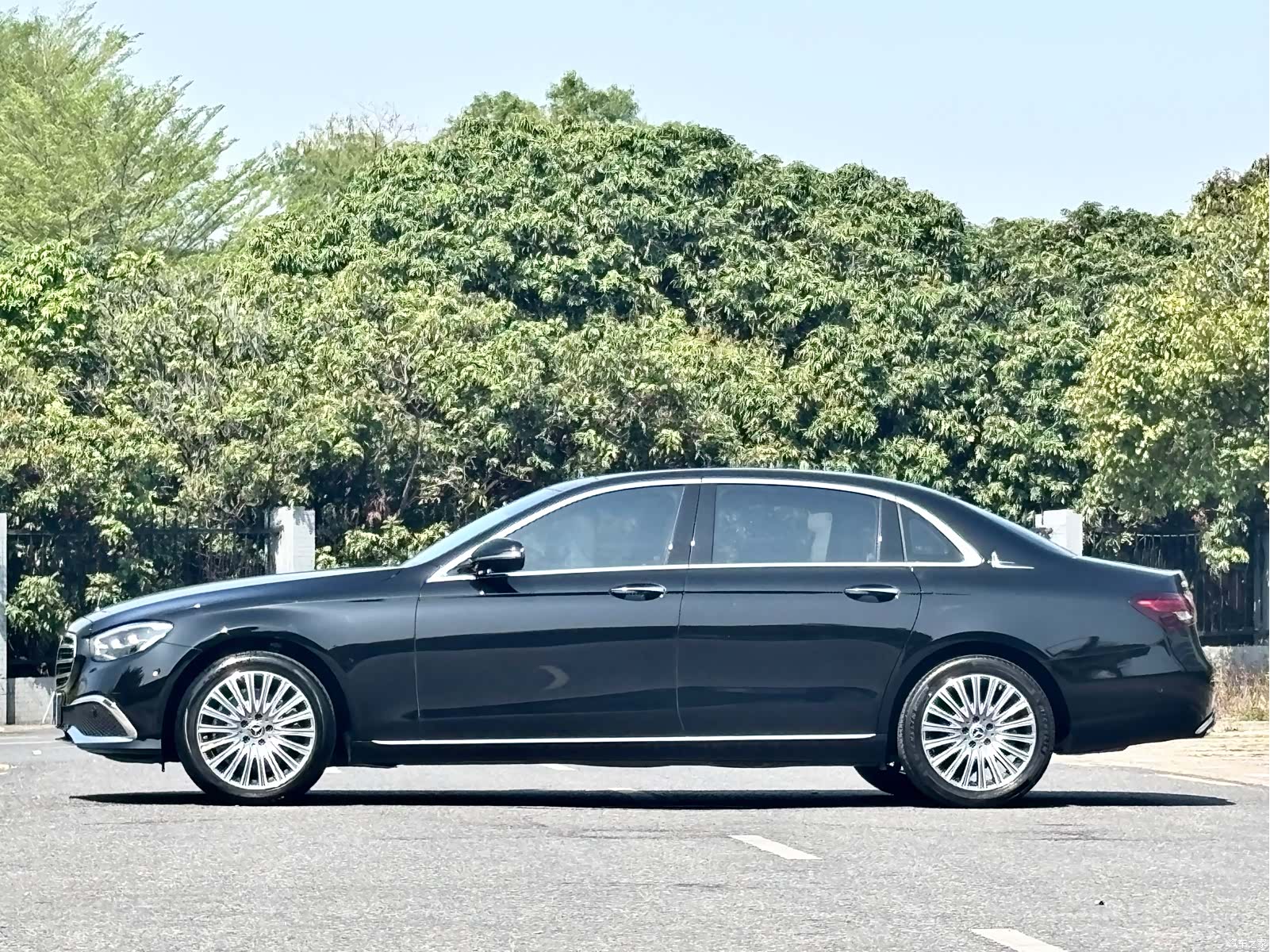 Mercedes-Benz E-Class, 2023 4