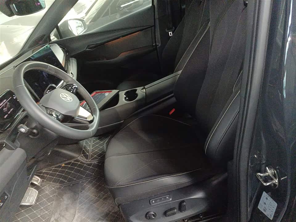 Volkswagen With the crowd 06