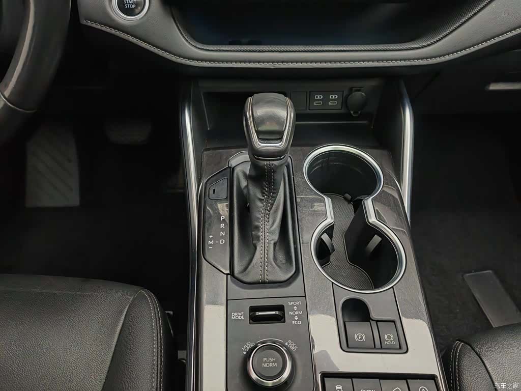 Toyota Crown, 2022 13