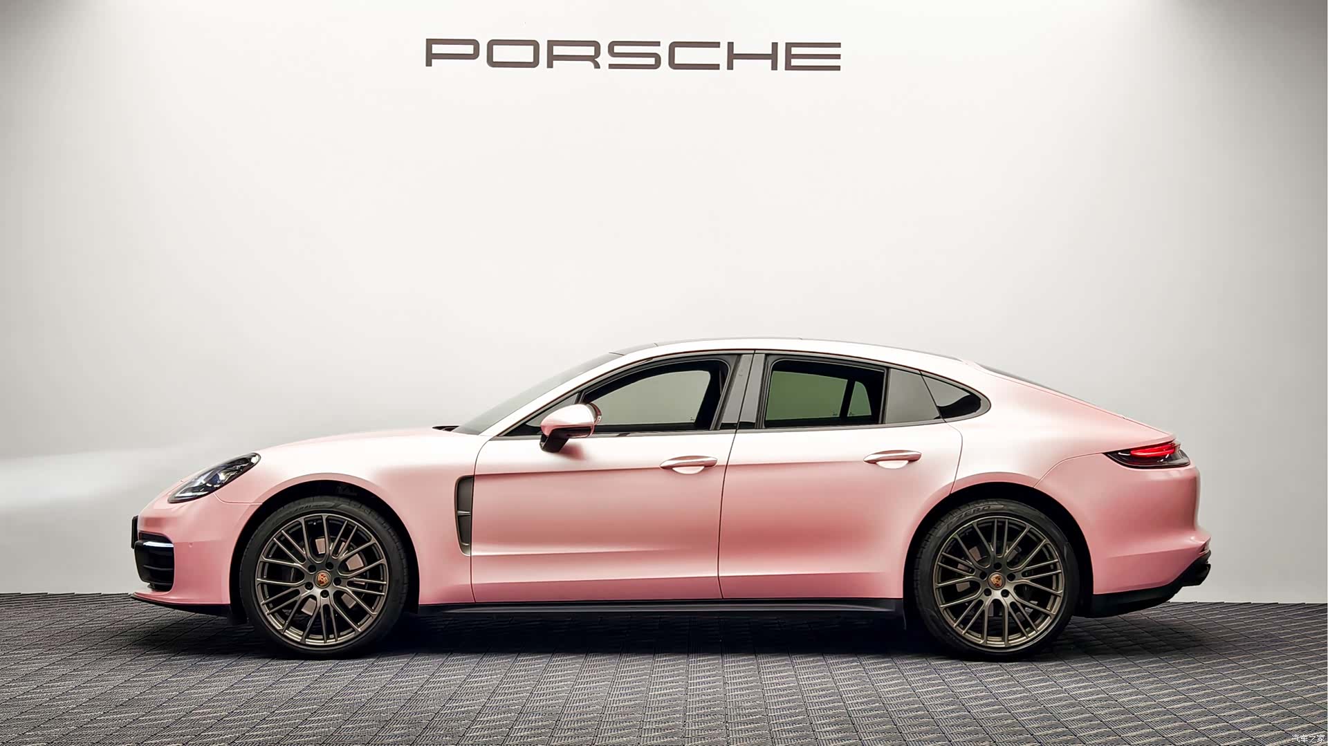 Porsche Panamera, 2023 все фото