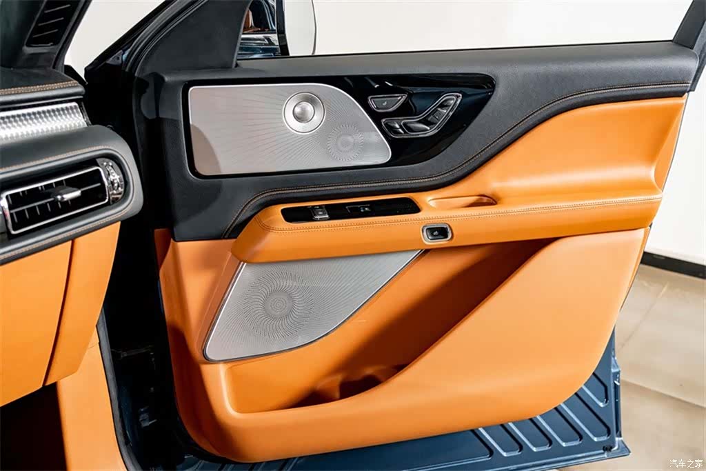 Lincoln Aviator, 2023 18