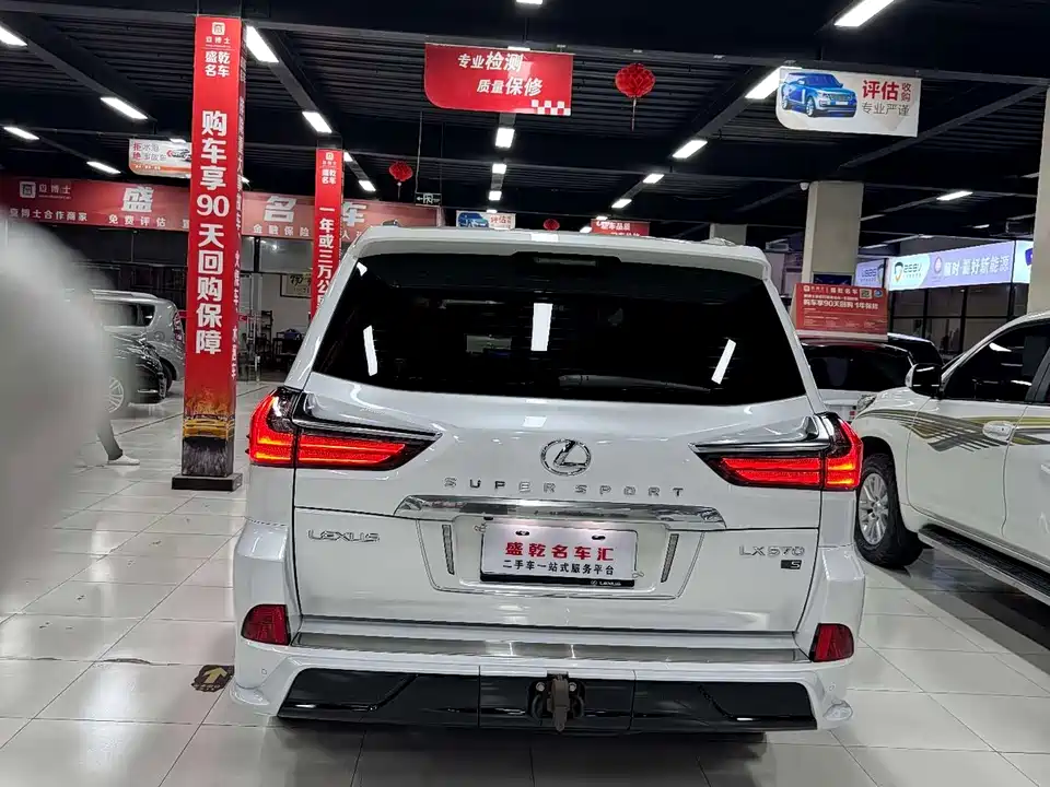 Lexus LX