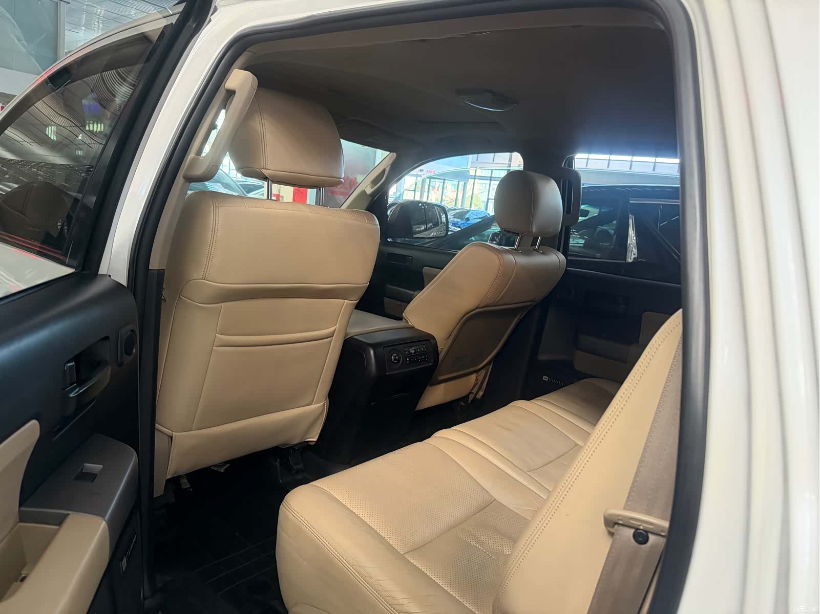 Toyota Sequoia, 2015 7