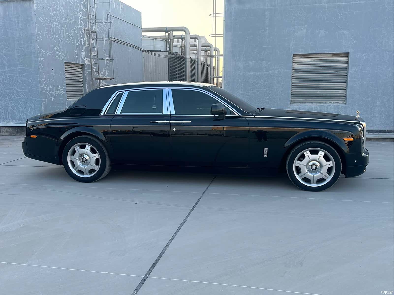 Rolls-Royce Phantom, 2015 3