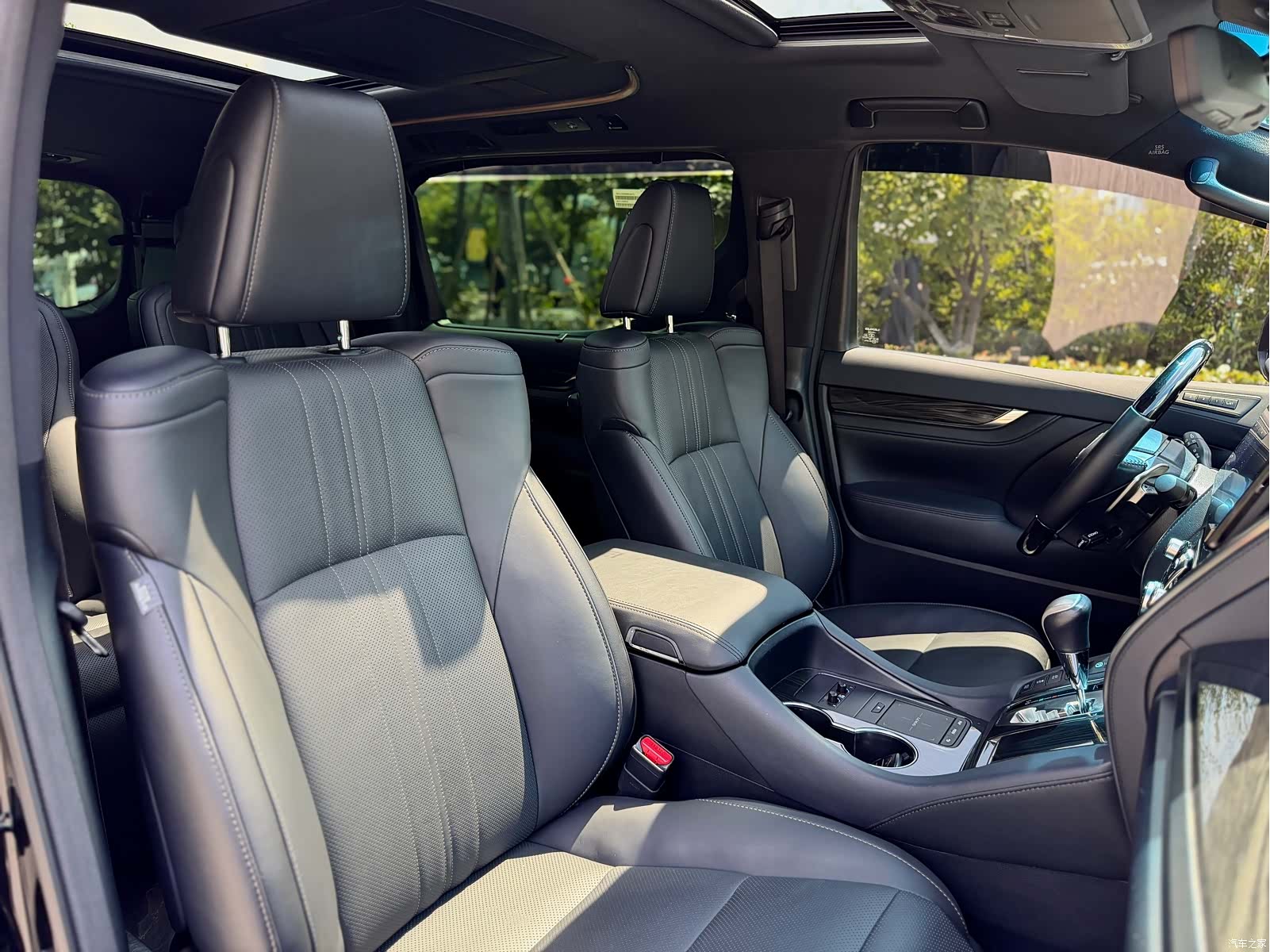 Lexus LM, 2022 19