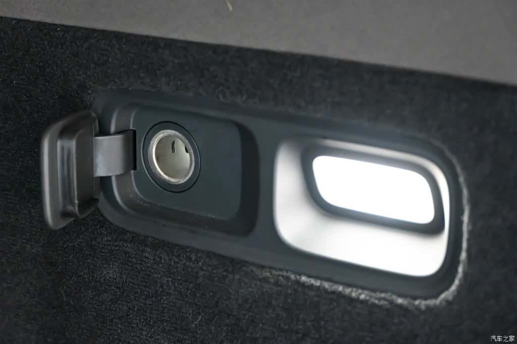 Li Auto MEGA, 2025 30