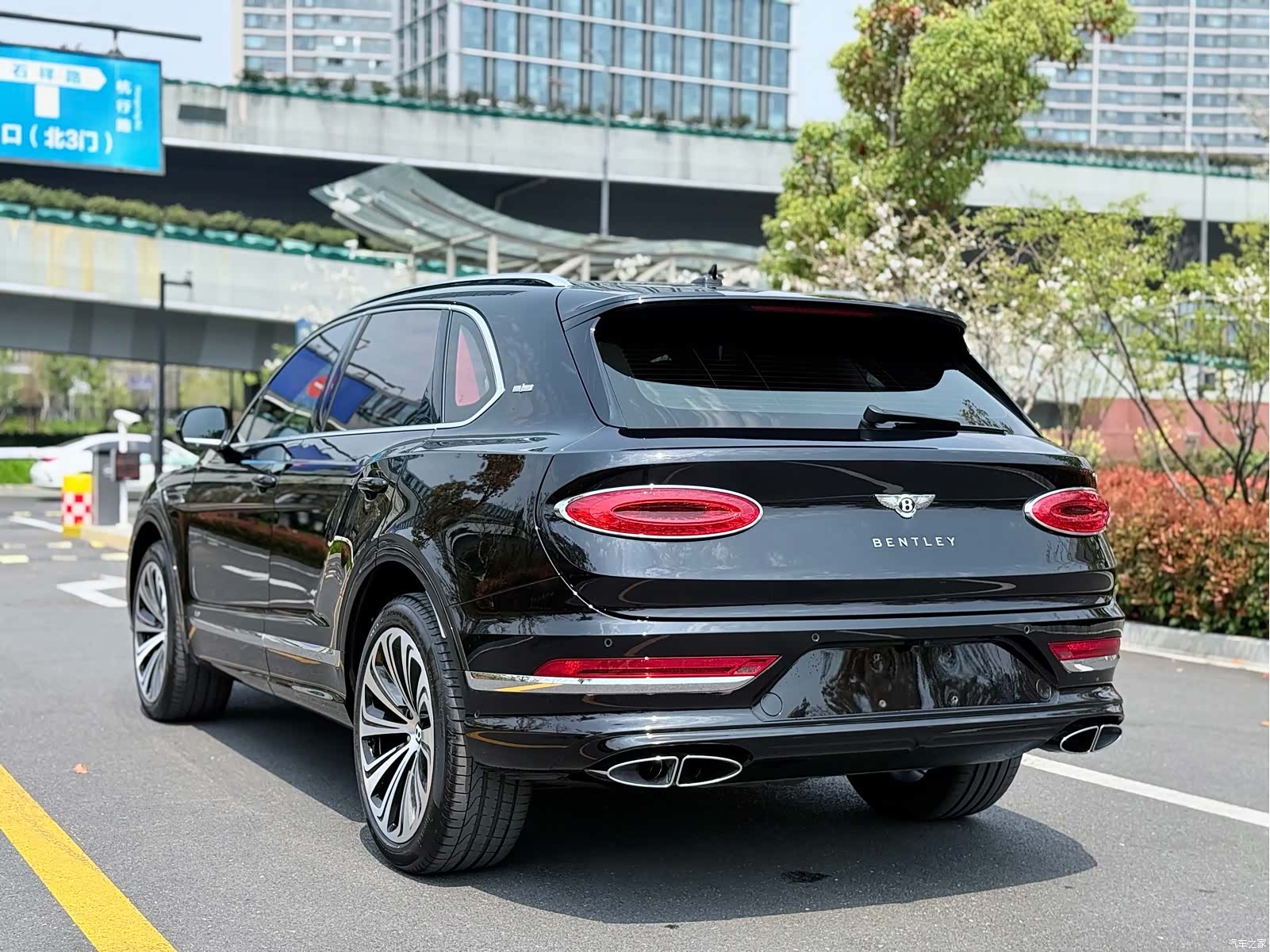 Bentley Bentayga, 2020 4