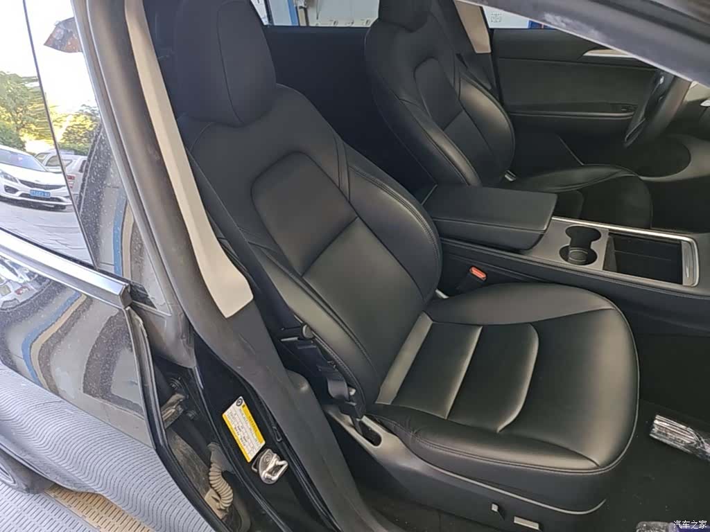 Tesla Model Y, 2023 25