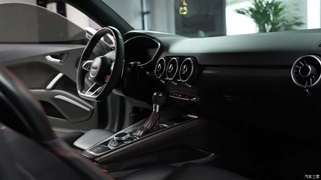 Audi TT, 2018 11
