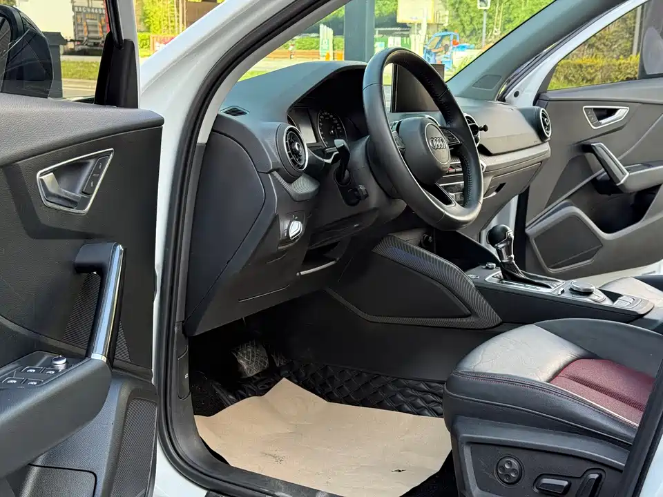 Audi Q2L Audi Q2L