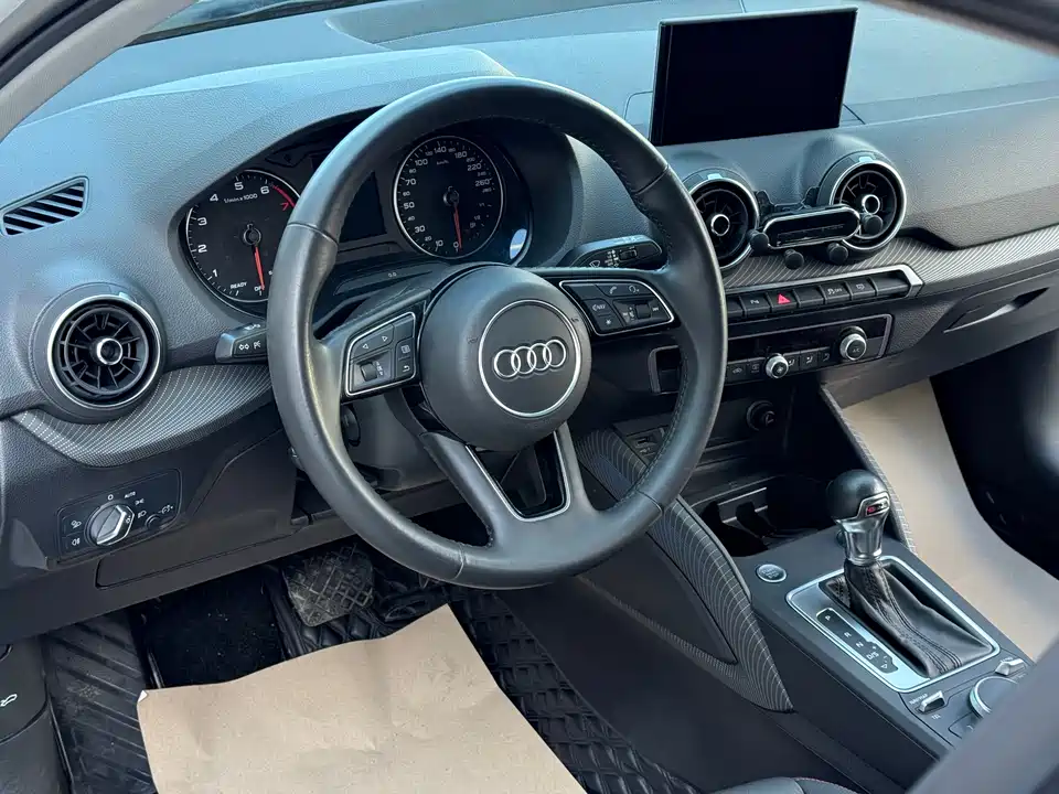 Audi Q2L Audi Q2L
