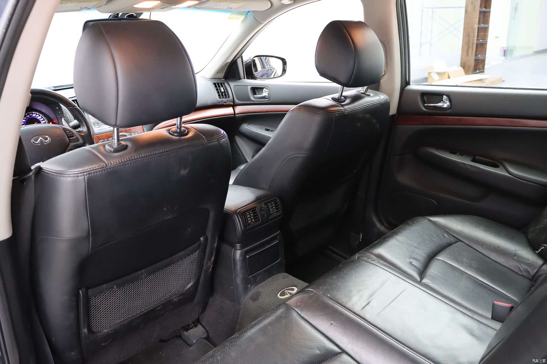 Infiniti G37, 2009 26