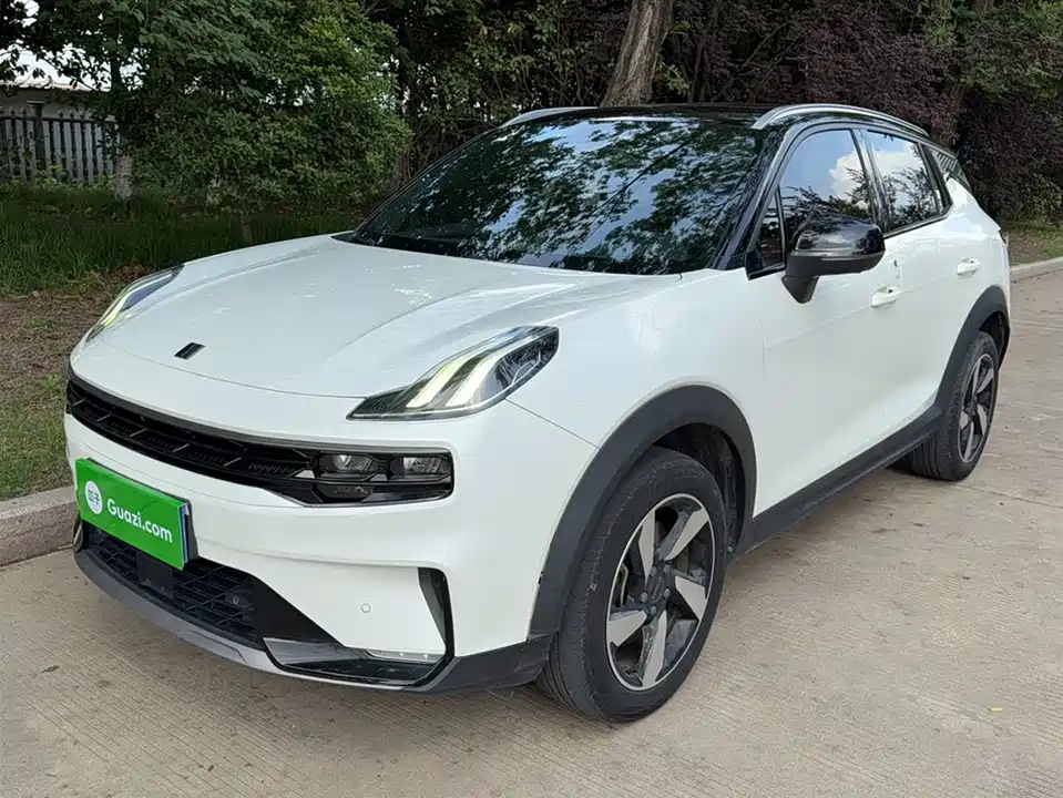 Lynk & Co 06