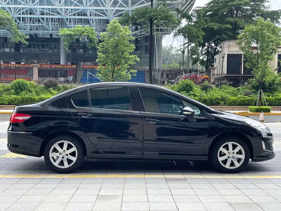 Peugeot 408