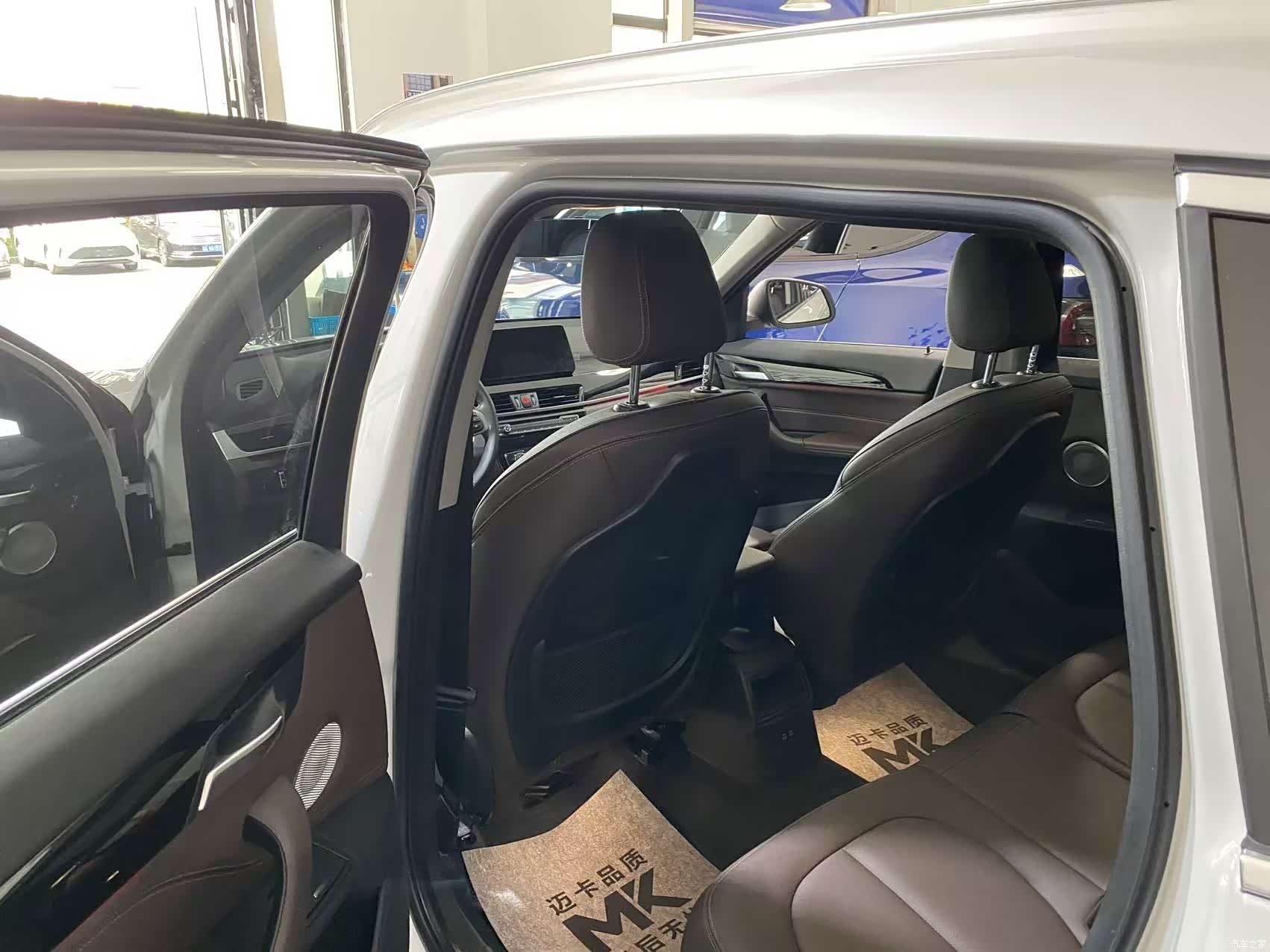 BMW X1, 2021 все фото