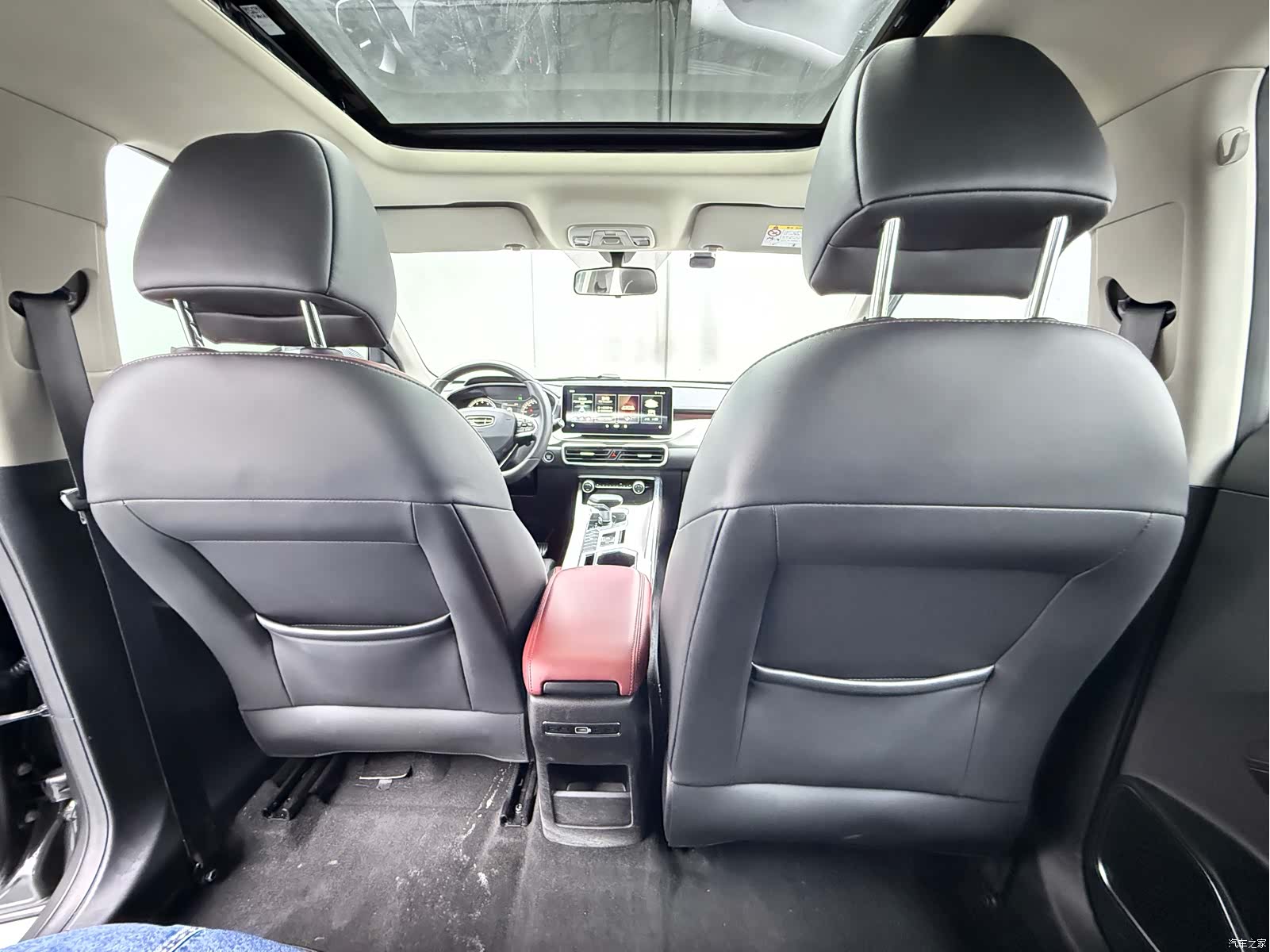 Geely Coolray, 2022 15