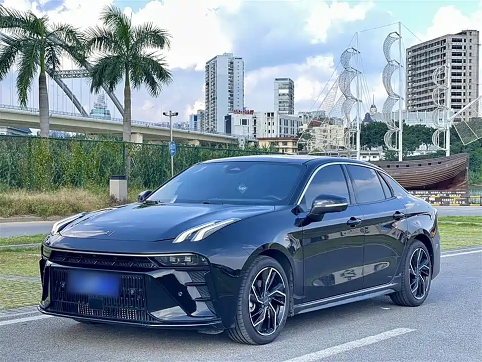Lynk & Co 03