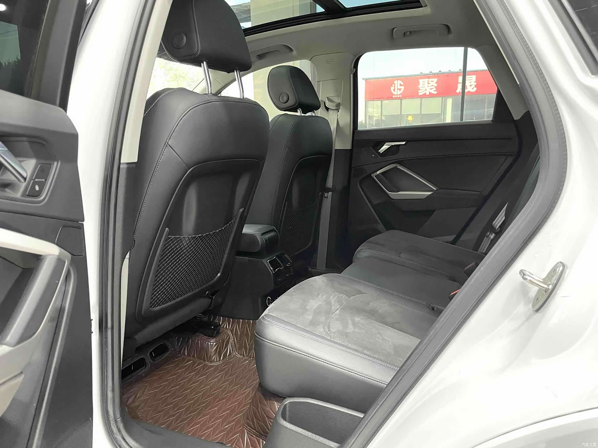 Audi Q3, 2022 10