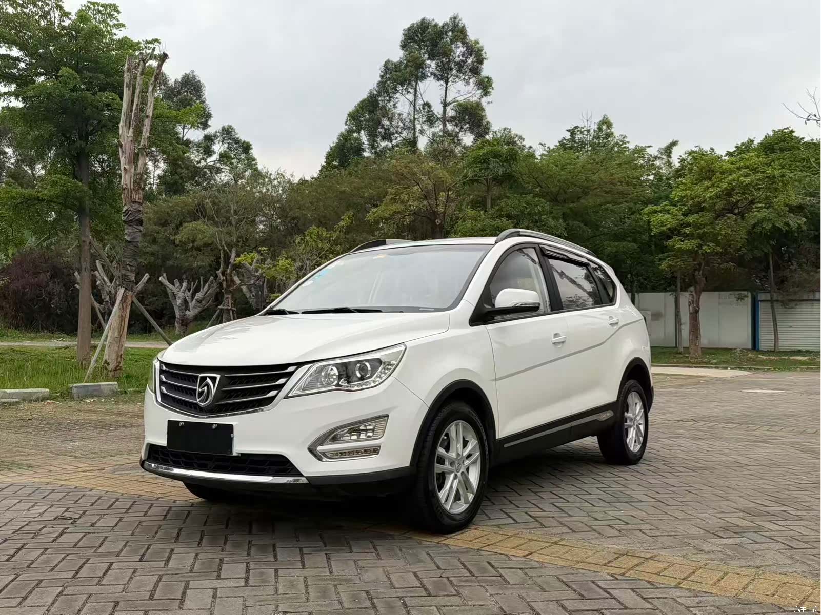 Wuling 560, 2015 1