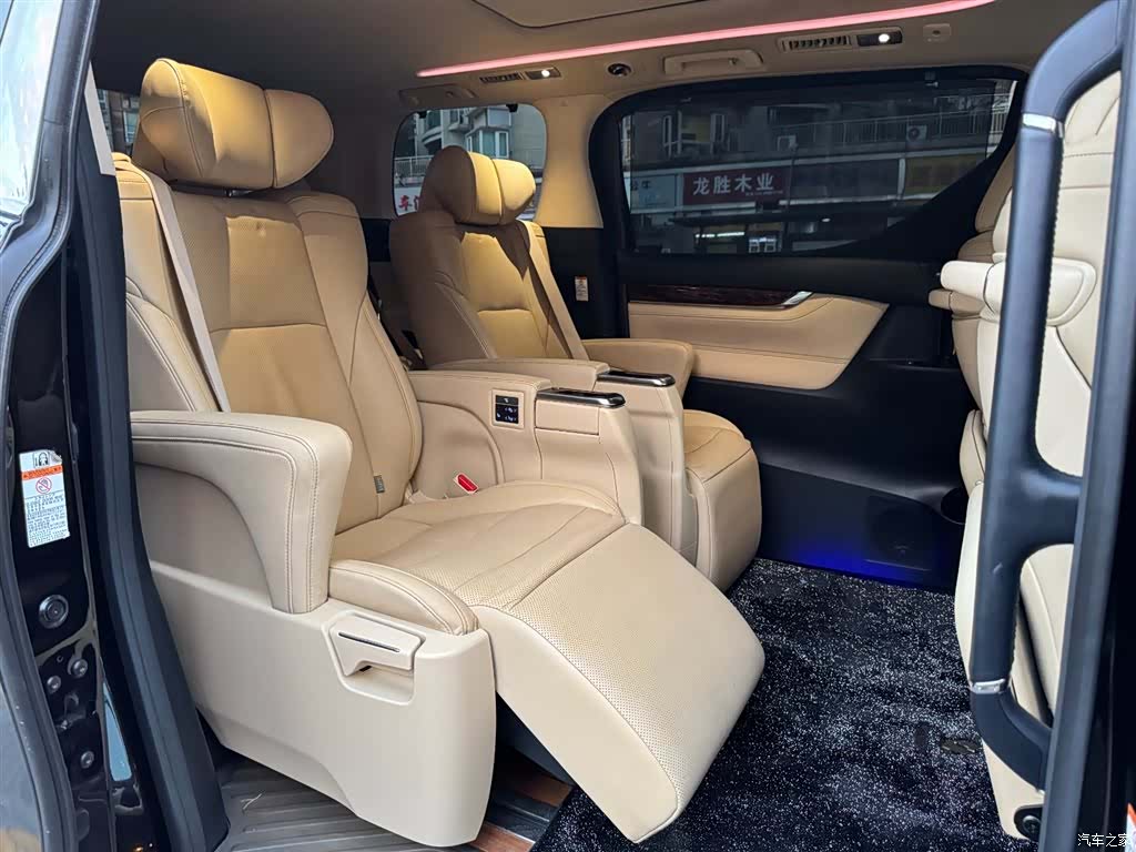 Toyota Alphard, 2018 8