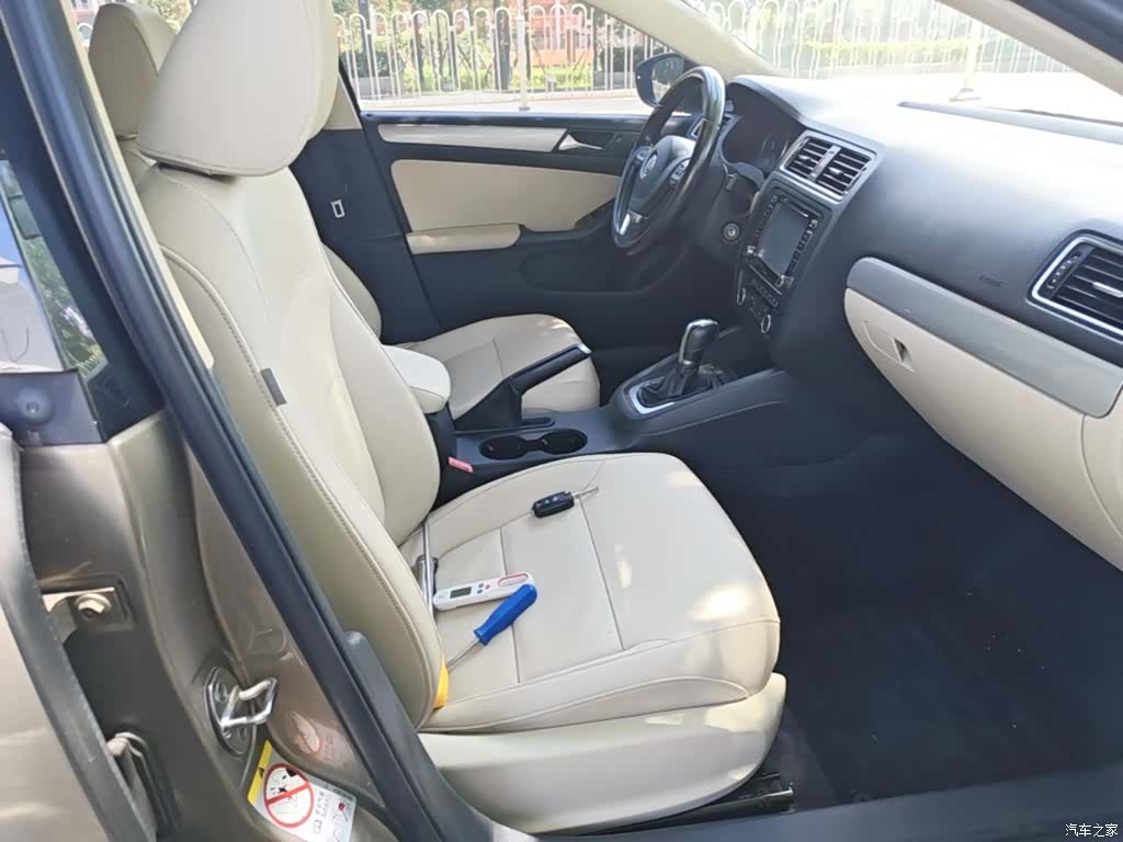 Volkswagen Sagitar, 2015 25