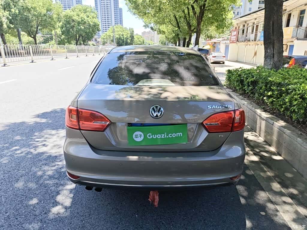 Volkswagen Sagitar, 2015 6