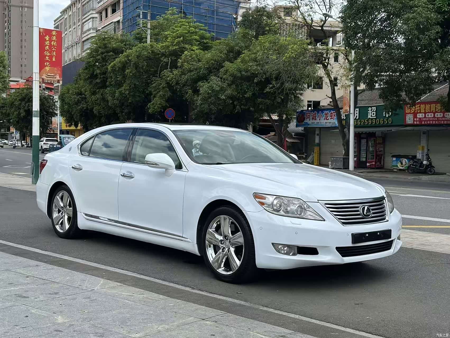 Lexus LS, 2010 3