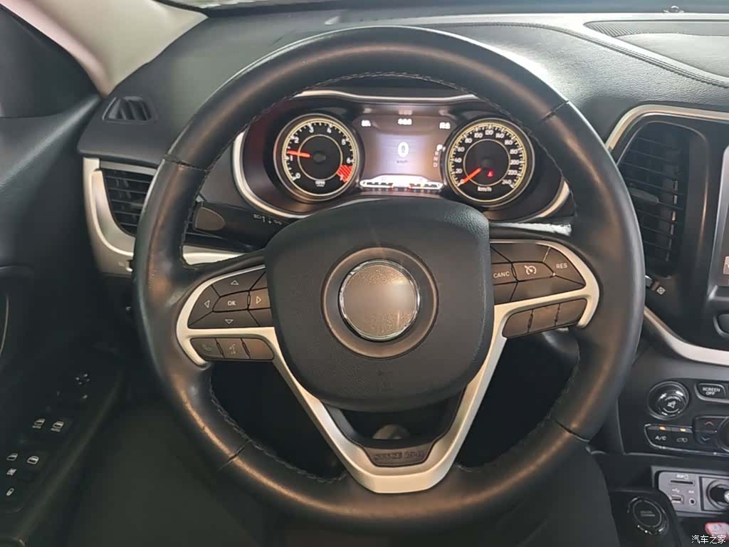 Jeep Cherokee, 2015 11