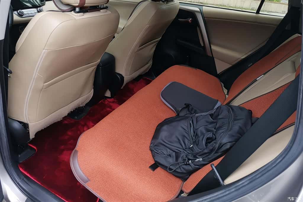 Toyota RAV4, 2014 11