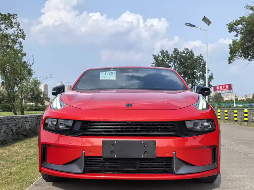 Lynk & Co 03