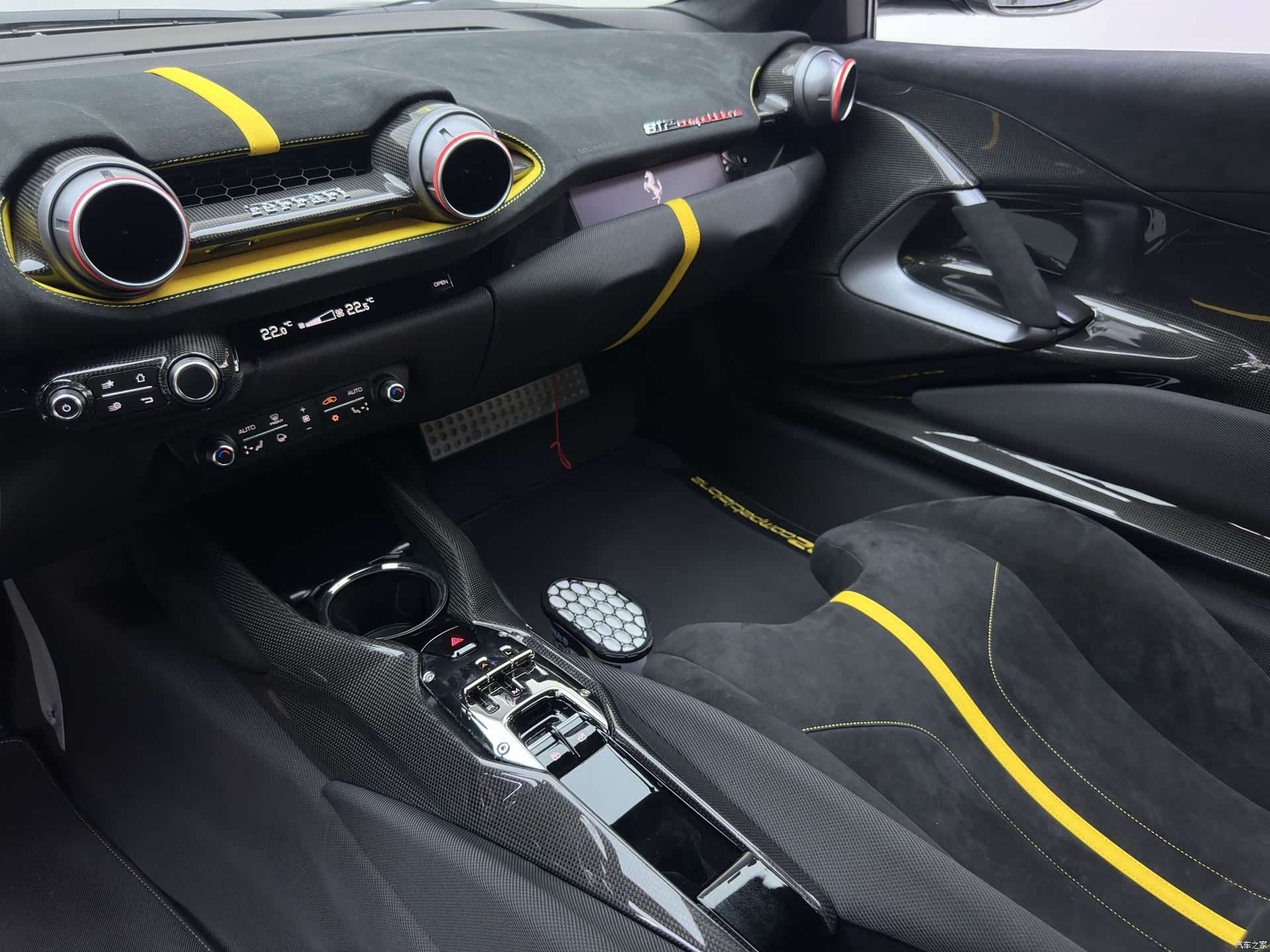 Ferrari 812, 2023 33
