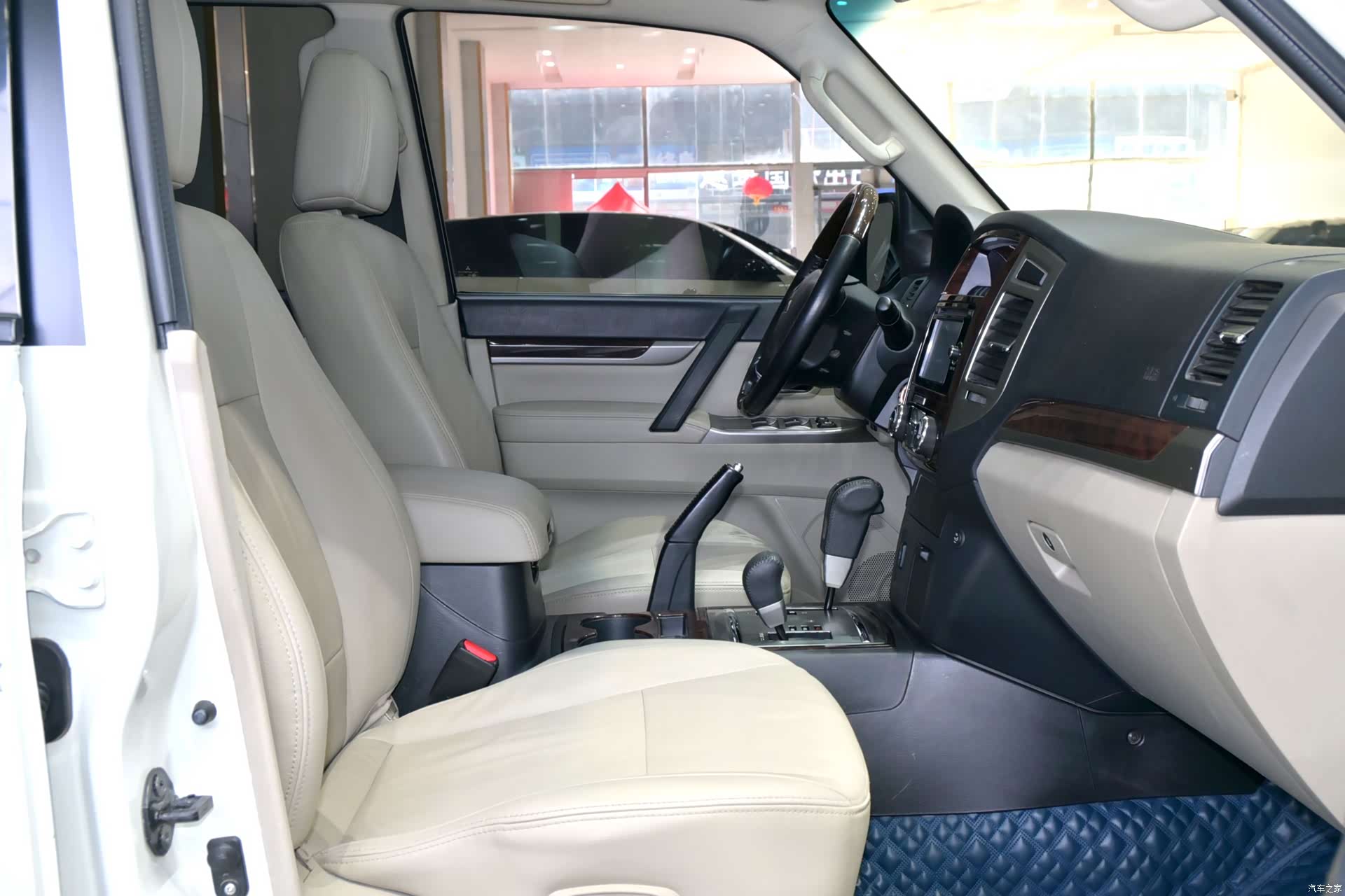 Mitsubishi Pajero, 2019 11