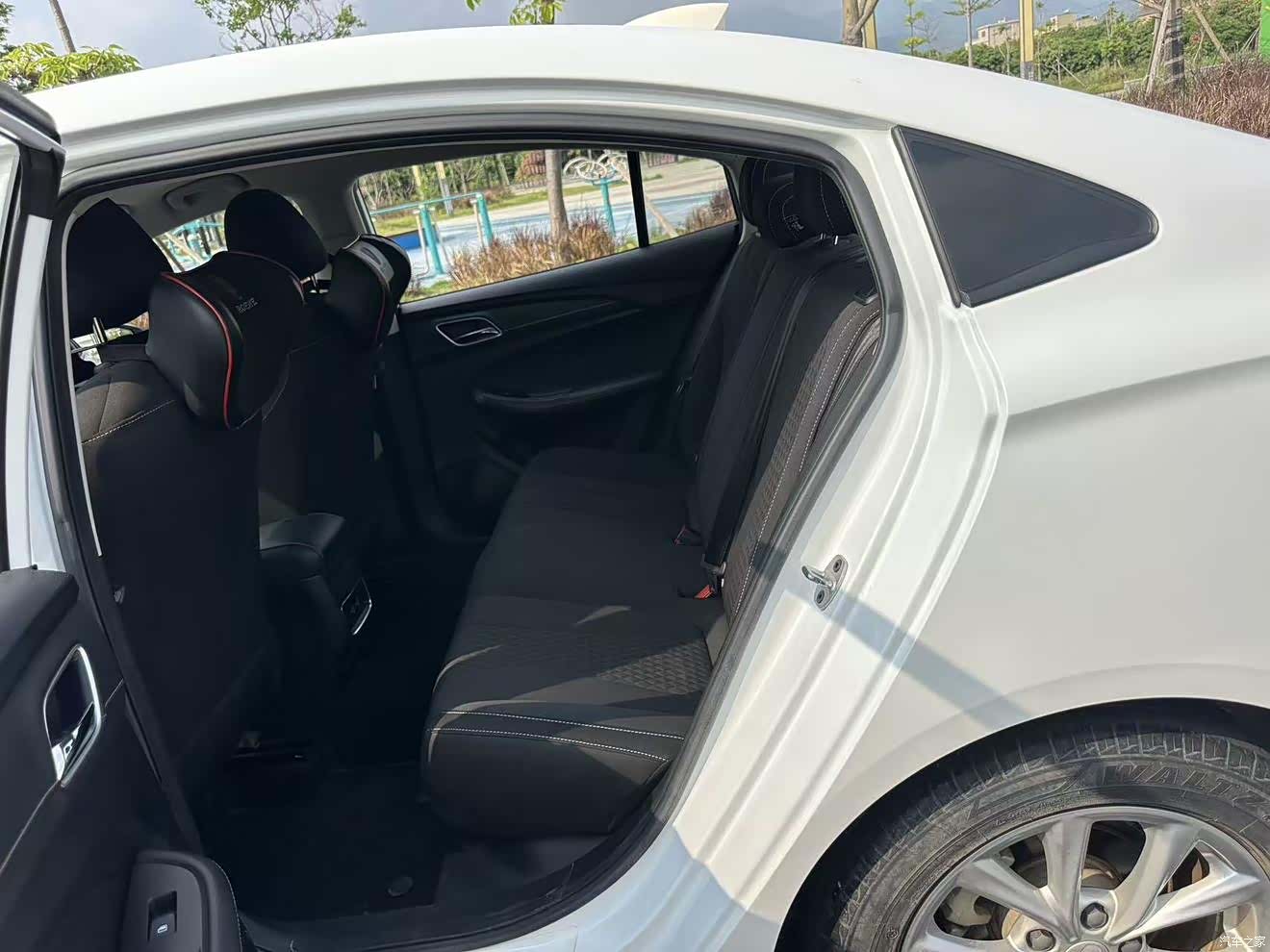 Roewe i5, 2021 8