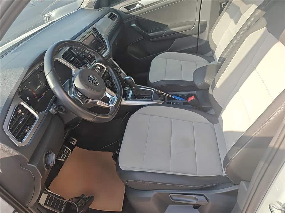 Volkswagen T-ROC exploring Songs