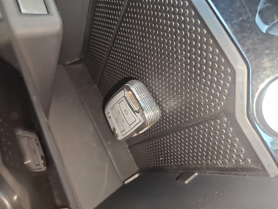 Volkswagen T-ROC exploring Songs